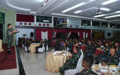 Gubernur Akademi Militer Makan Malam Bersama Taruna