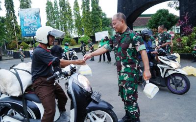 Akmil Berbagi Takjil