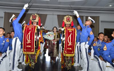 Ibu Dwi Erwin Djatniko dikukuhkan Menjadi Ibu Asuh Taruna Akademi Militer