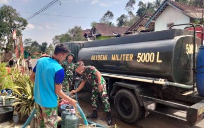 Bantuan Air Bersih dari Gubernur Akademi Militer Mengalir ke Masyarakat Kaloran