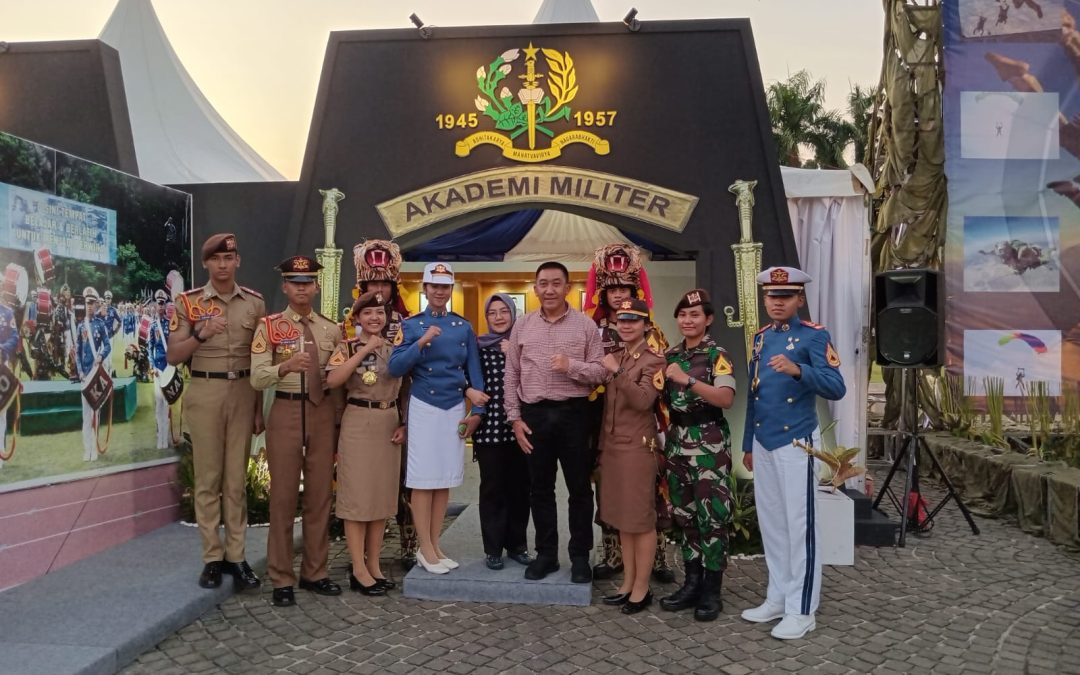 Gubernur Akademi Militer Meninjau Stan Taruna Akmil di Monas Jakarta