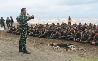 Wakil Gubernur Akmil Tinjau Latihan Pramuka Yudha Taruna: Membangun Kepemimpinan di Pantai Jodo