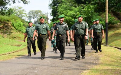 Kapal Akmil Mendampingi Kapuspalad