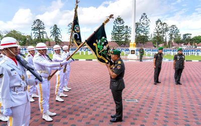 Serah Terima Jabatan Berlangsung Khidmat di Hadapan Gubernur Akmil