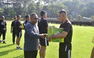 Gubernur Akmil Apresiasi Personel dengan Bingkisan Lebaran