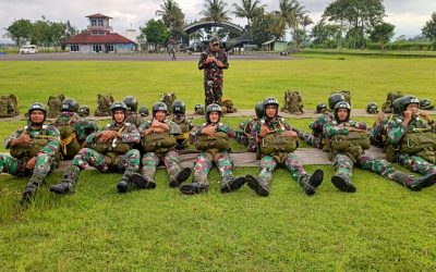 Peninjauan Danyontar Wreda Dalam Latihan Penerjunan Taruna Akademi Militer