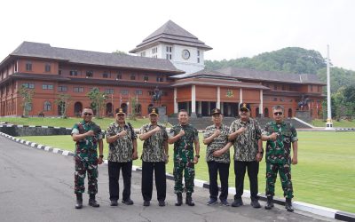 Wagub Akmil Terima Audiensi Panitia Reuni Emas Alpajuli 1975–2025