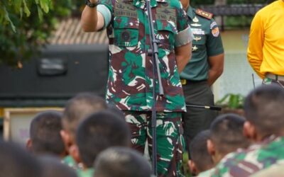 Gubernur Akmil Meninjau Latihan Teknik Mendayung dan Ketahanan Taruna Tingkat II