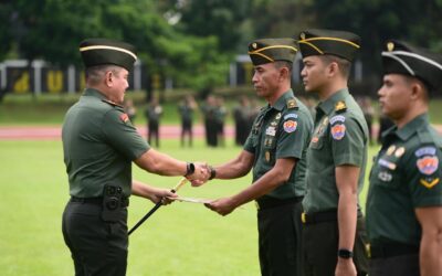 Upacara 17-an dan Penyerahan Bingkisan Lebaran di Akademi Militer