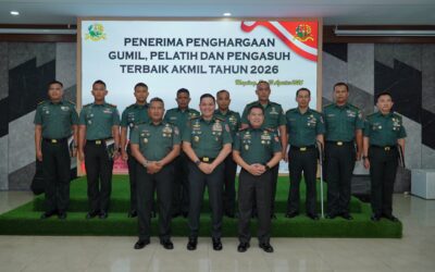 Gubernur Akmil Beri Penghargaan Kepada Gumil, Pelatih, dan Pengasuh Terbaik